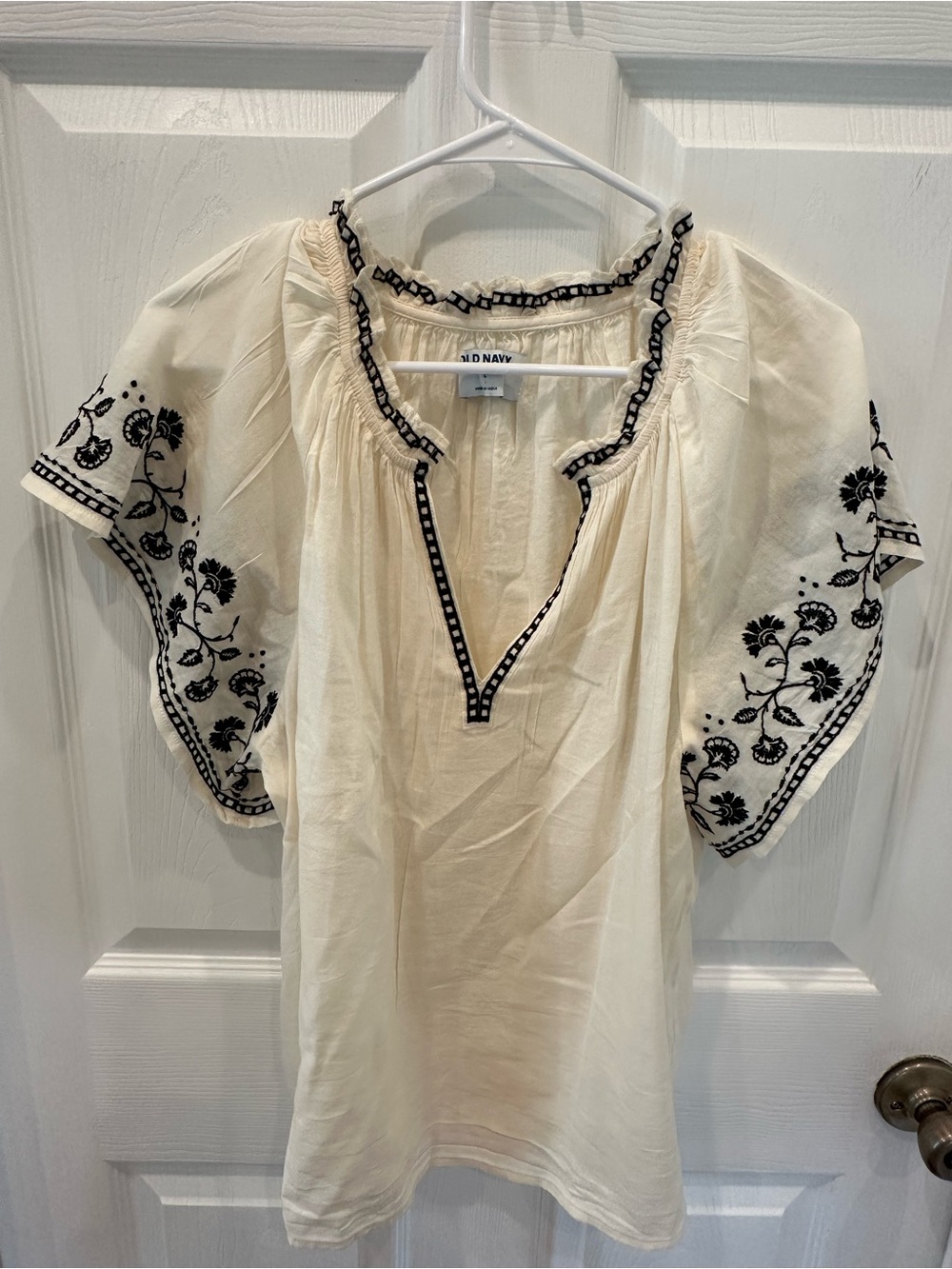 Old Navy Cream Top with Black Trim